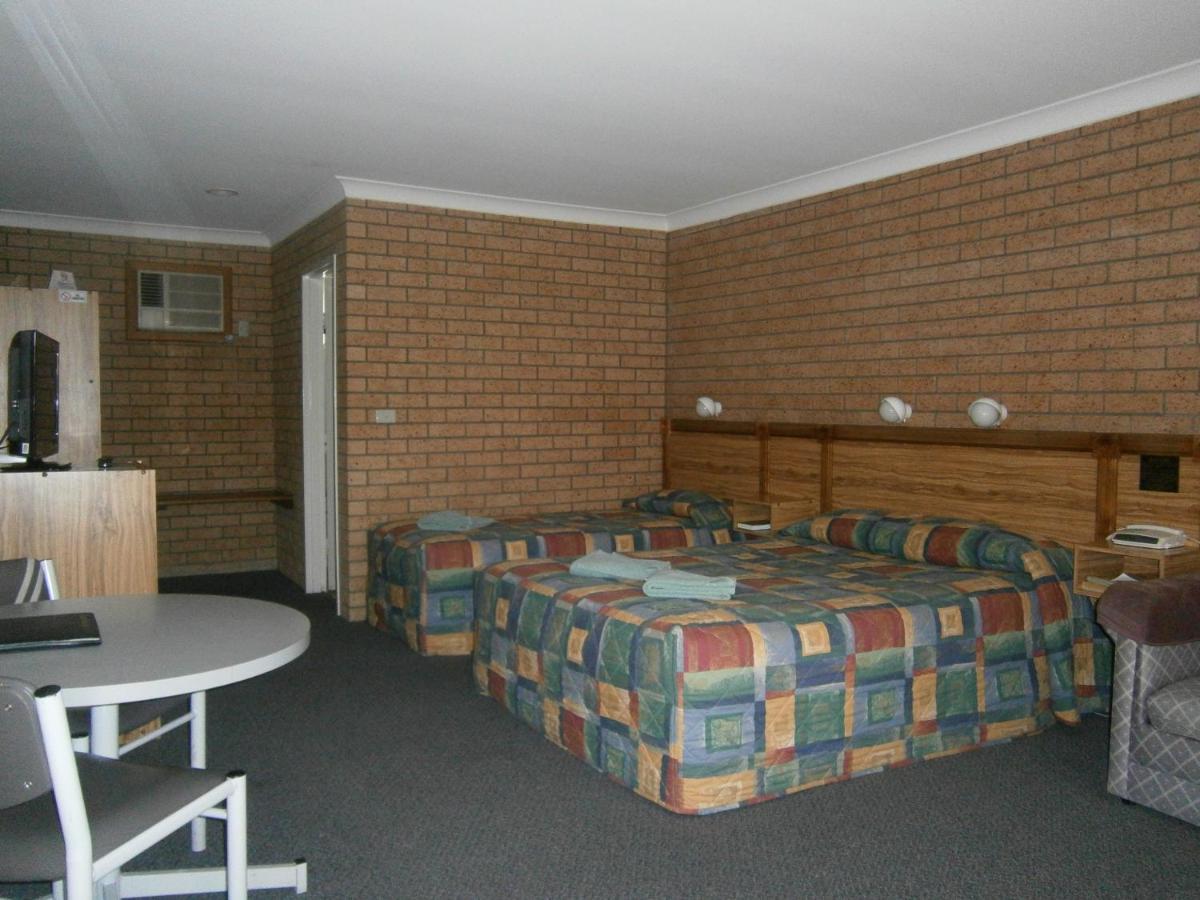 Aaron Inn Motel Narrabri Exterior photo