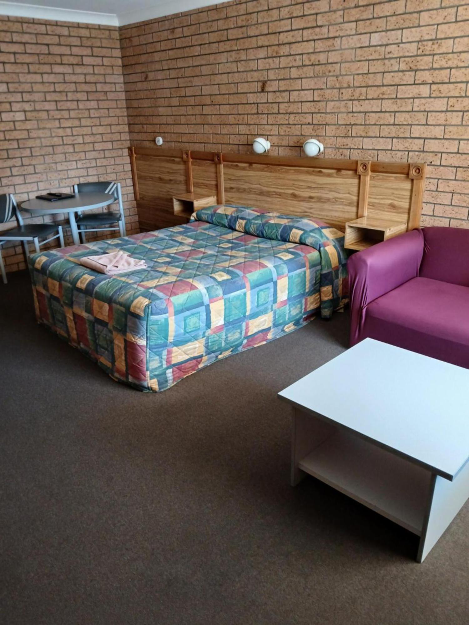 Aaron Inn Motel Narrabri Exterior photo