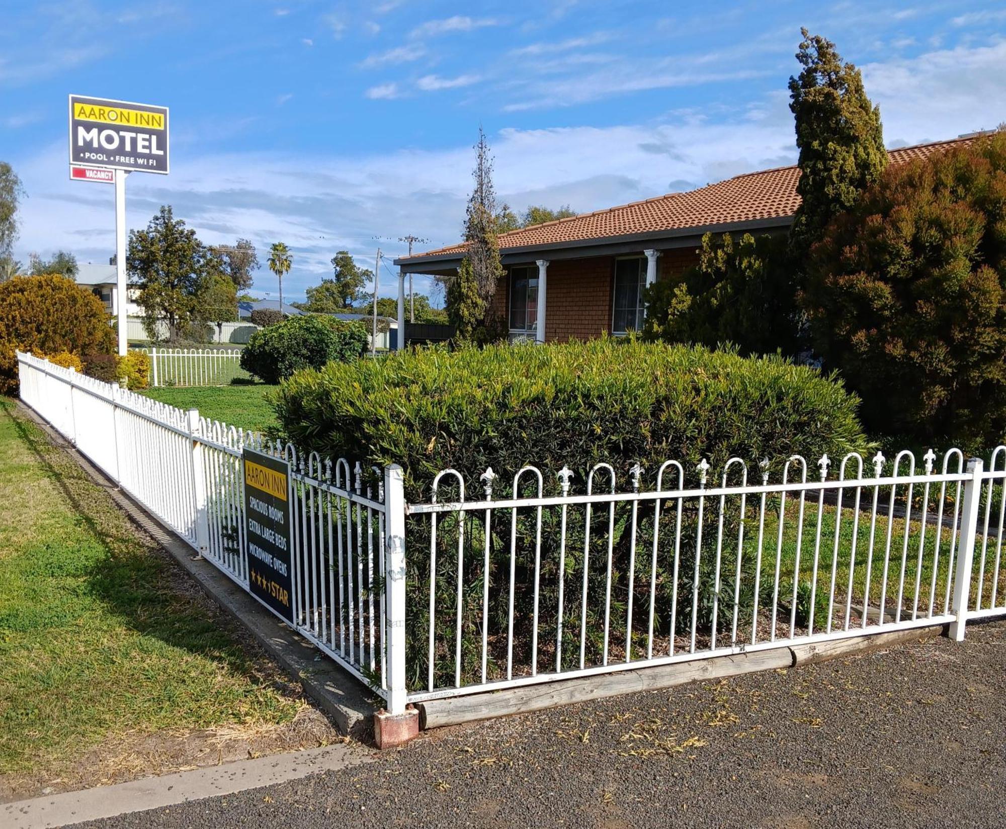 Aaron Inn Motel Narrabri Exterior photo