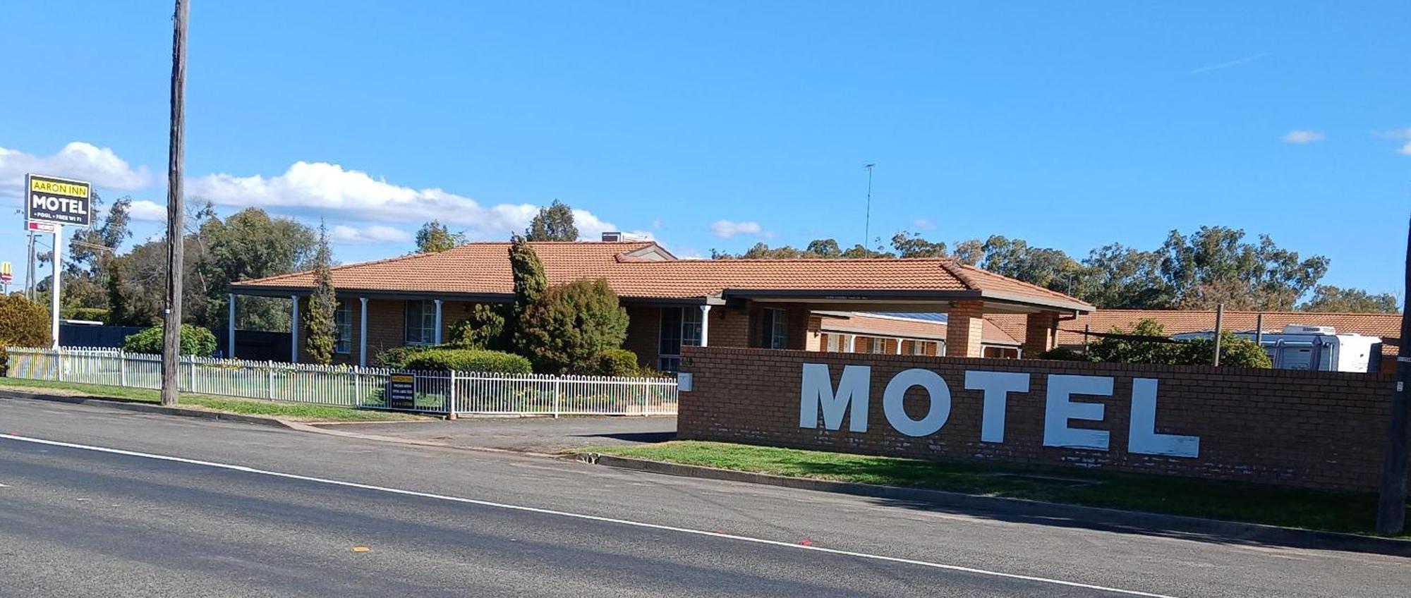 Aaron Inn Motel Narrabri Exterior photo