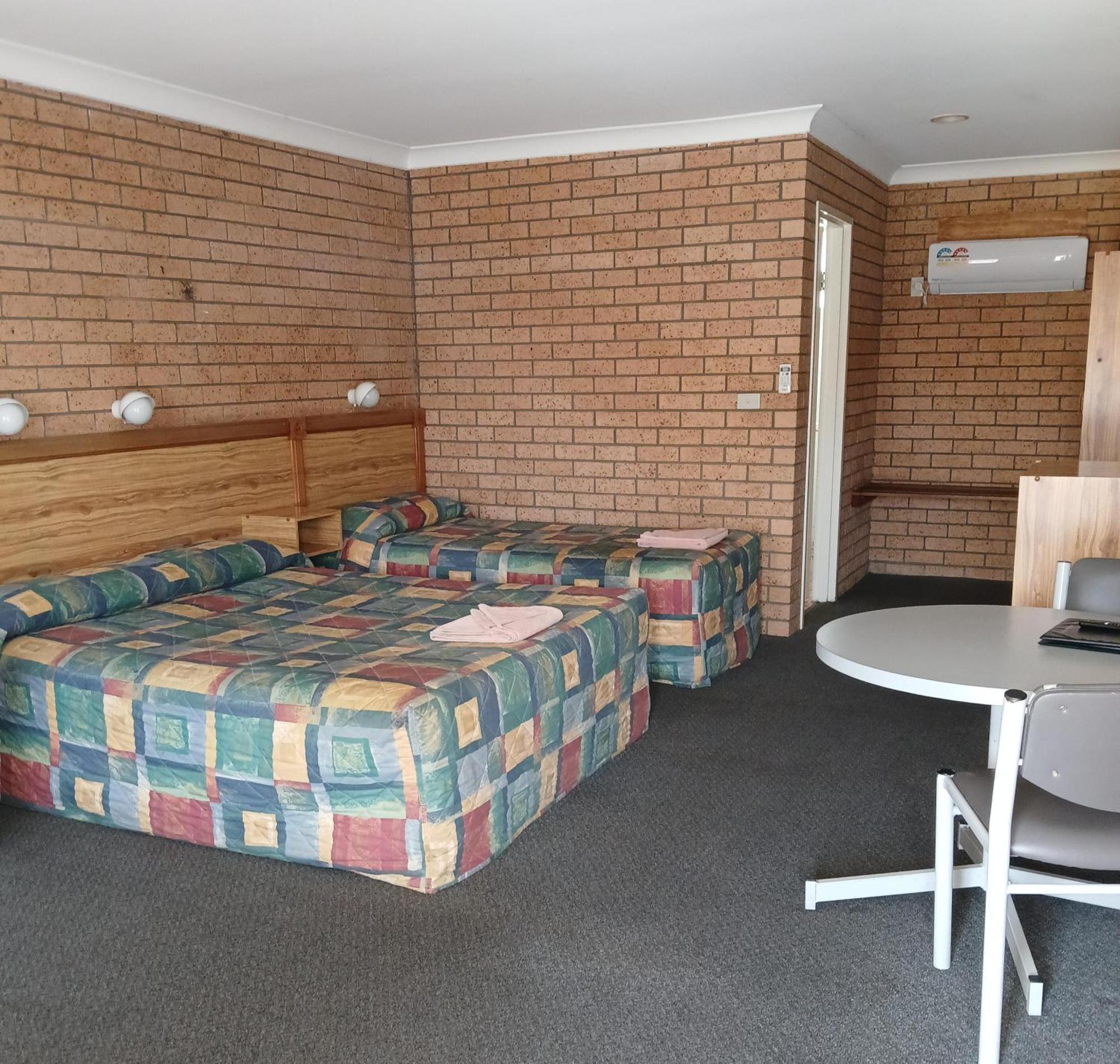 Aaron Inn Motel Narrabri Exterior photo