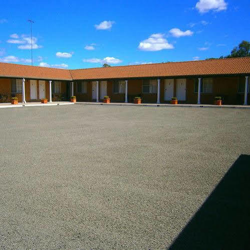 Aaron Inn Motel Narrabri Exterior photo