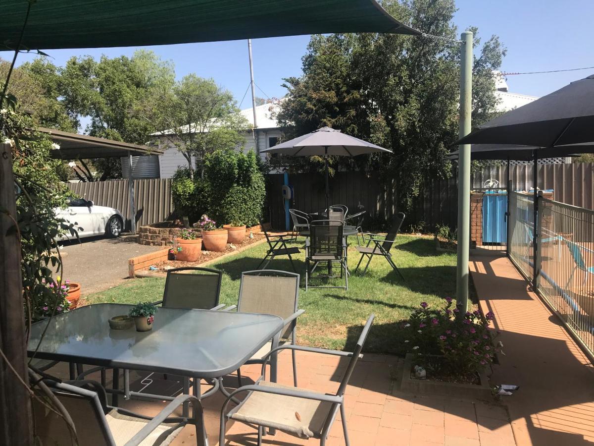 Aaron Inn Motel Narrabri Exterior photo